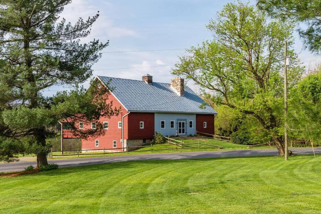 The Barn At Evermore: Riverfront Retreat W/Hot Tub Luray Exterior foto