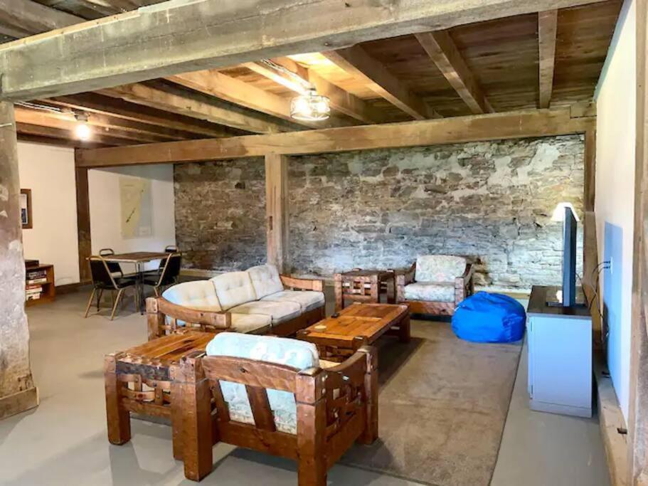The Barn At Evermore: Riverfront Retreat W/Hot Tub Luray Exterior foto