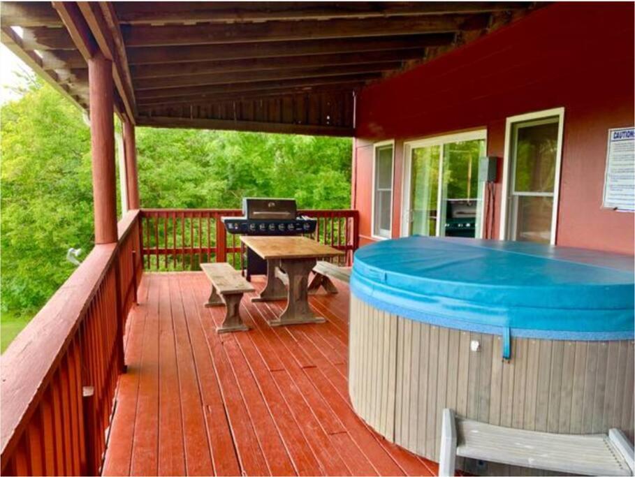 The Barn At Evermore: Riverfront Retreat W/Hot Tub Luray Exterior foto