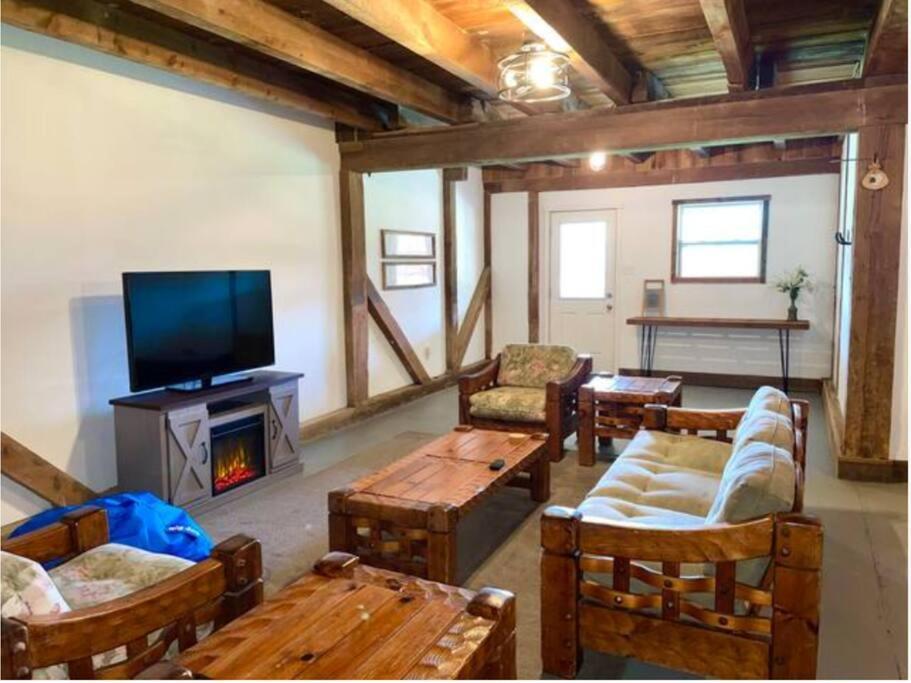 The Barn At Evermore: Riverfront Retreat W/Hot Tub Luray Exterior foto